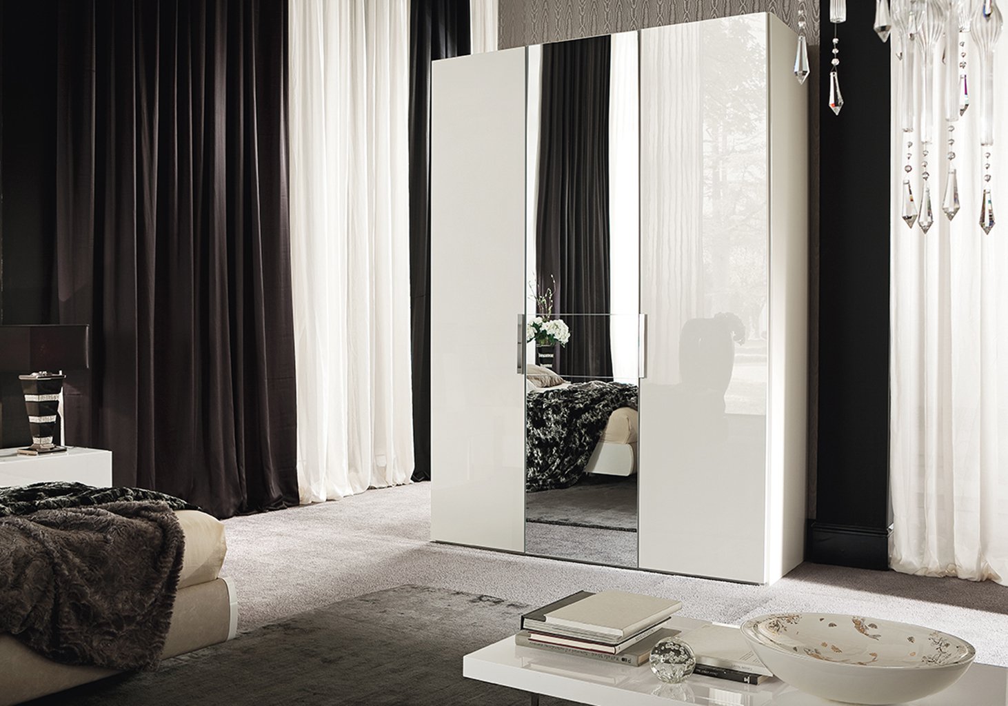 "Canova Bedroom Set with modern design and luxurious comfort" | Vrxco.com