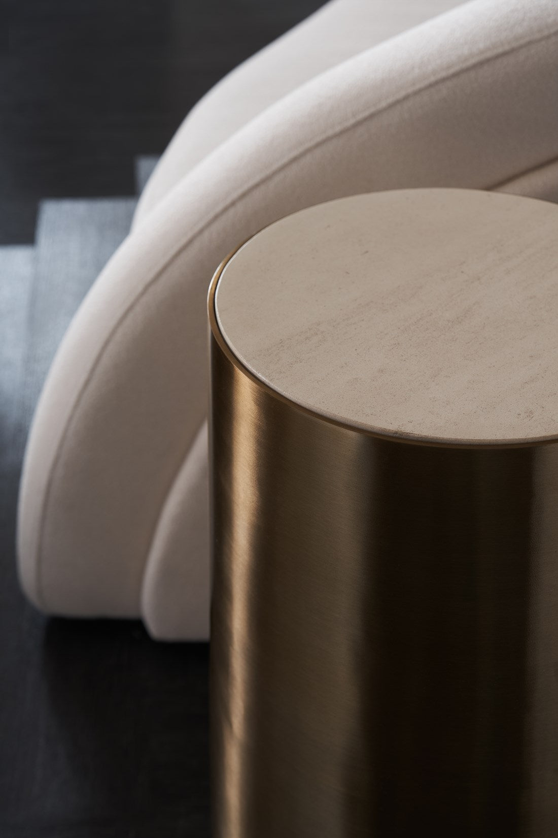 "CONTRAST LIGHT SPOT TABLE with modern design and elegant functionality" | Vrxco.com