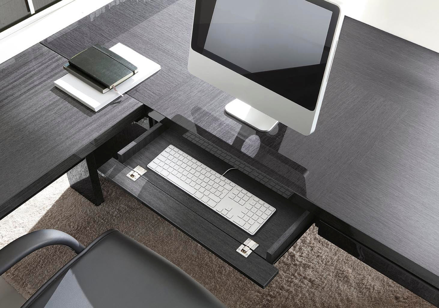 Montecarlo Desk showcasing modern design and functionality | Vrxco.com