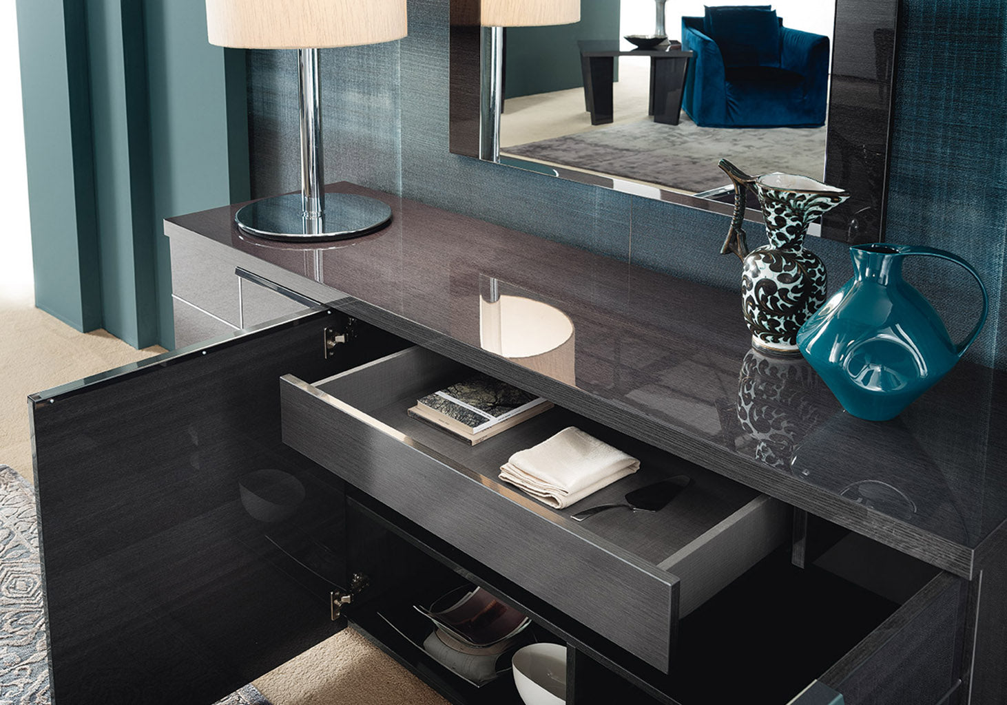 Versilia Dining Room Set with beautifully crafted dining table and chairs | Vrxco.com