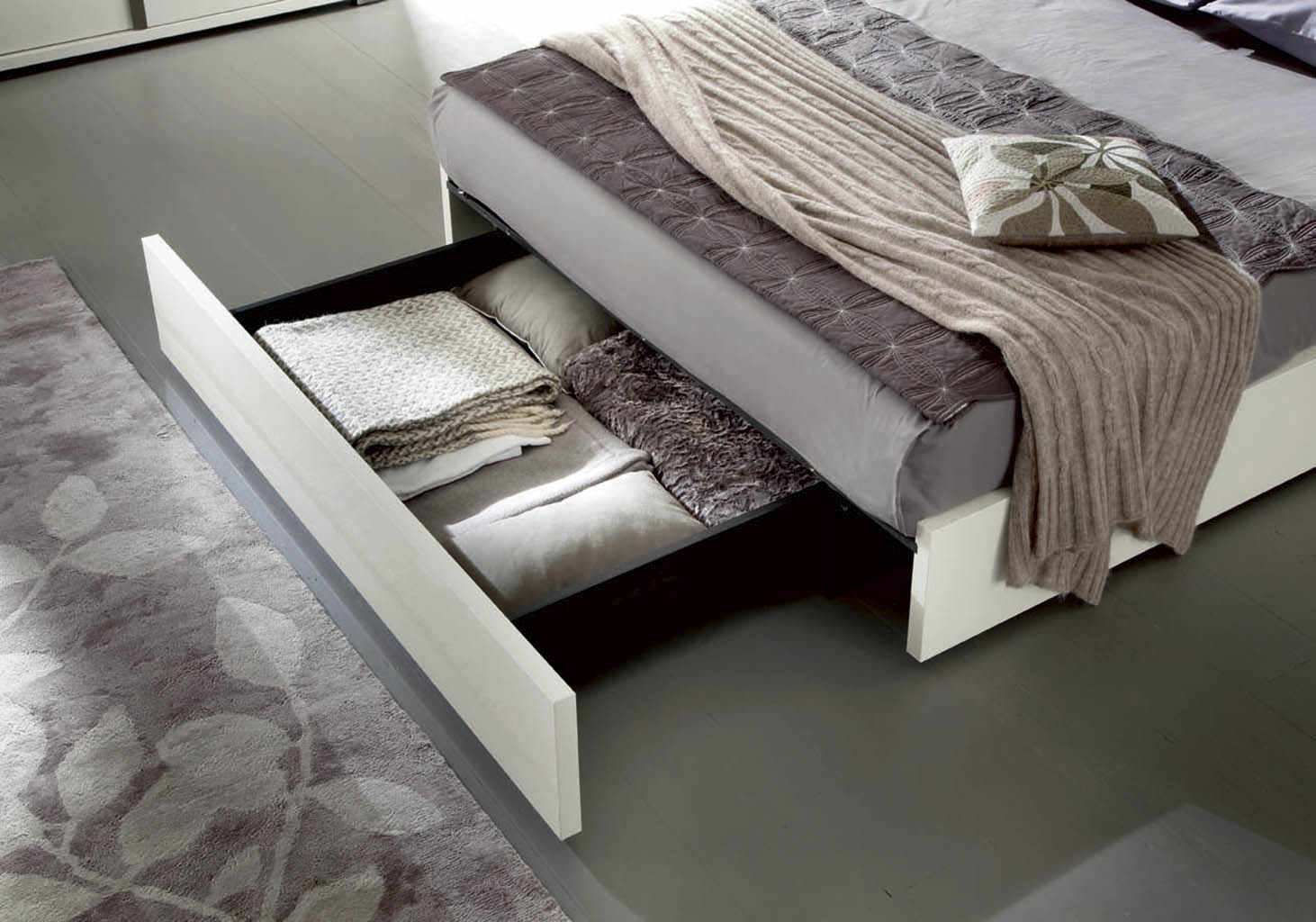 Imperia Bedroom Set with elegant modern design | Vrxco.com