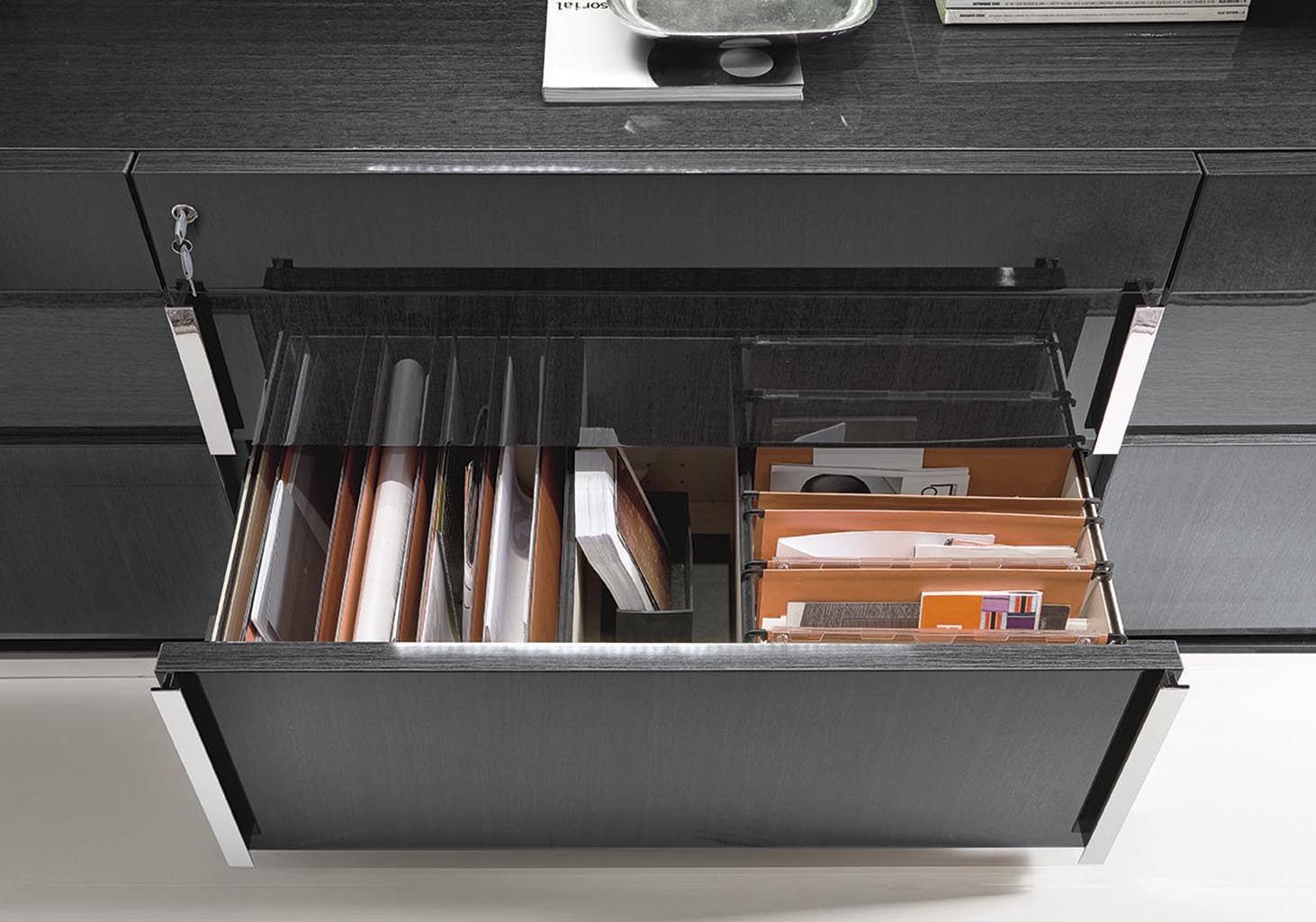 Montecarlo Desk showcasing modern design and functionality | Vrxco.com