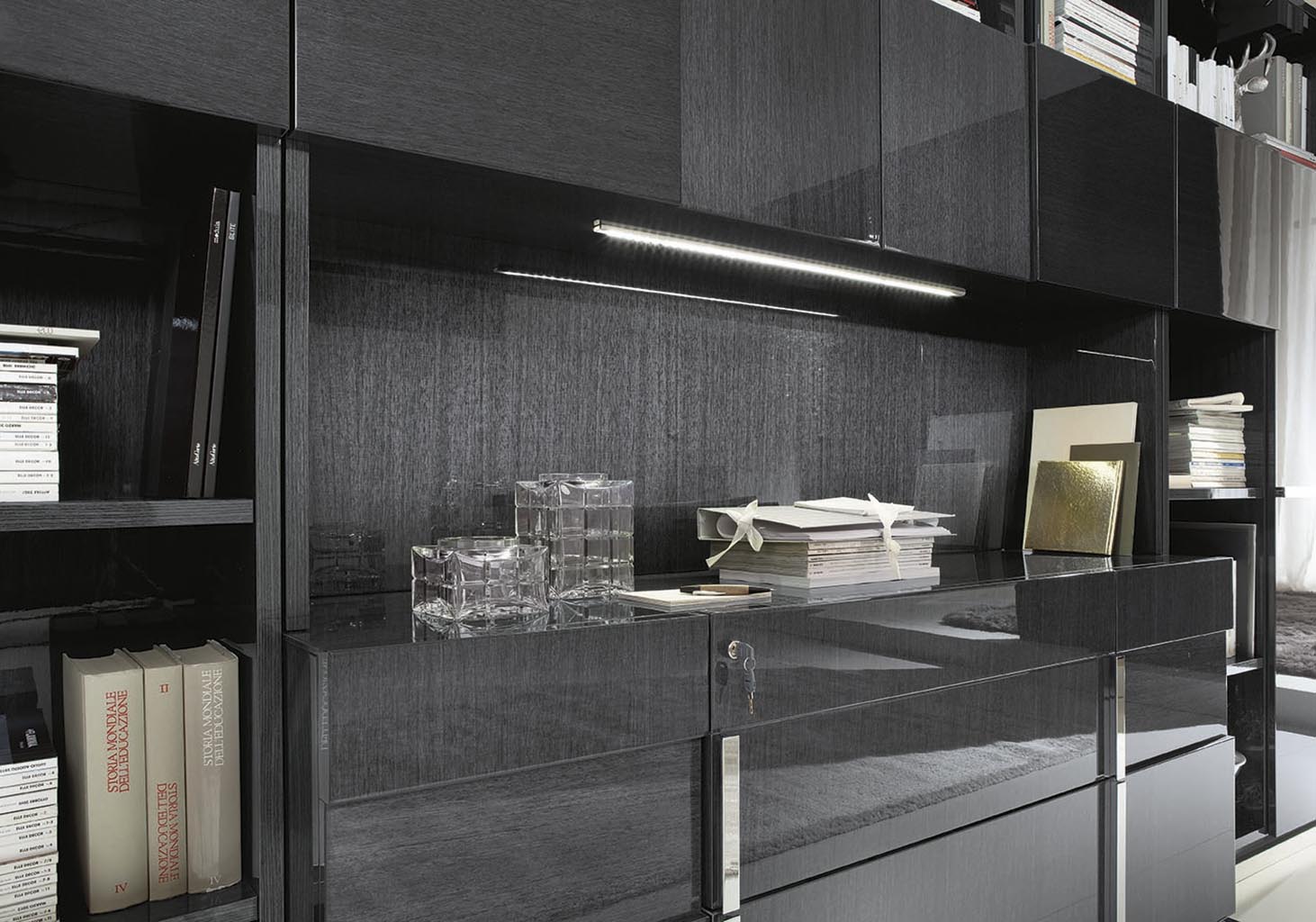 Montecarlo Desk showcasing modern design and functionality | Vrxco.com