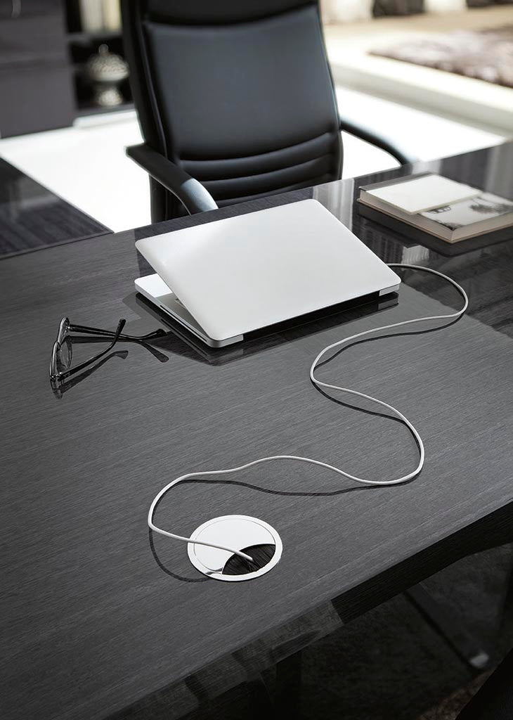 Montecarlo Desk showcasing modern design and functionality | Vrxco.com