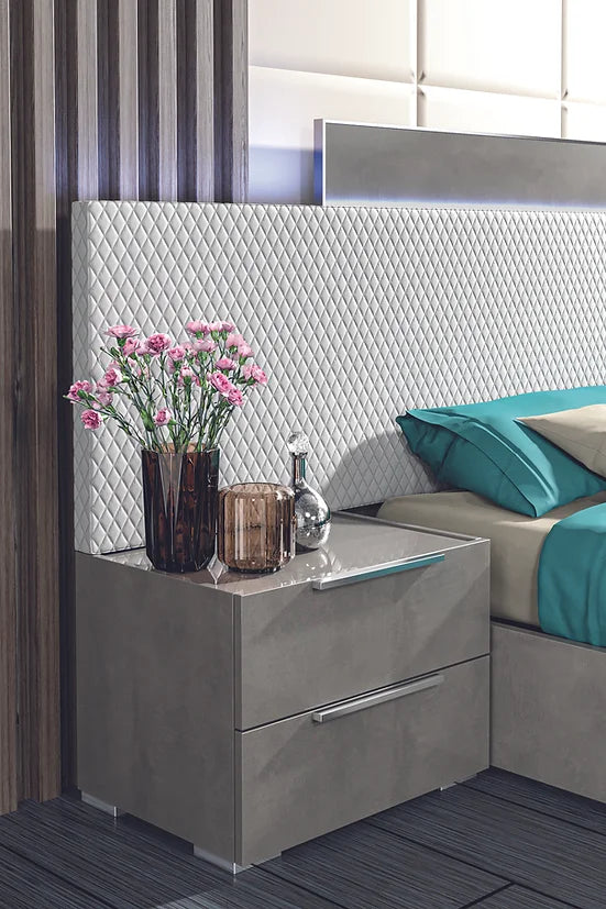 "Fabiana Collection Bedroom Set in Grey with stylish design and contemporary finishes" | Vrxco.com