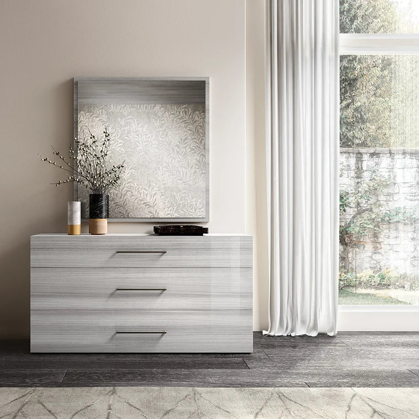 "Mia UPH Collection Bedroom Set - Elegant and comfortable bedroom furniture" | Vrxco.com