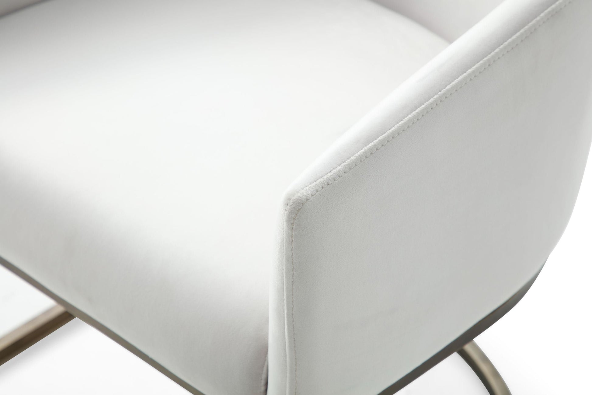 "Modrest Elisa - Modern Beige Velvet & Brass Dining Chair - Elegant dining chair" | Vrxco.com