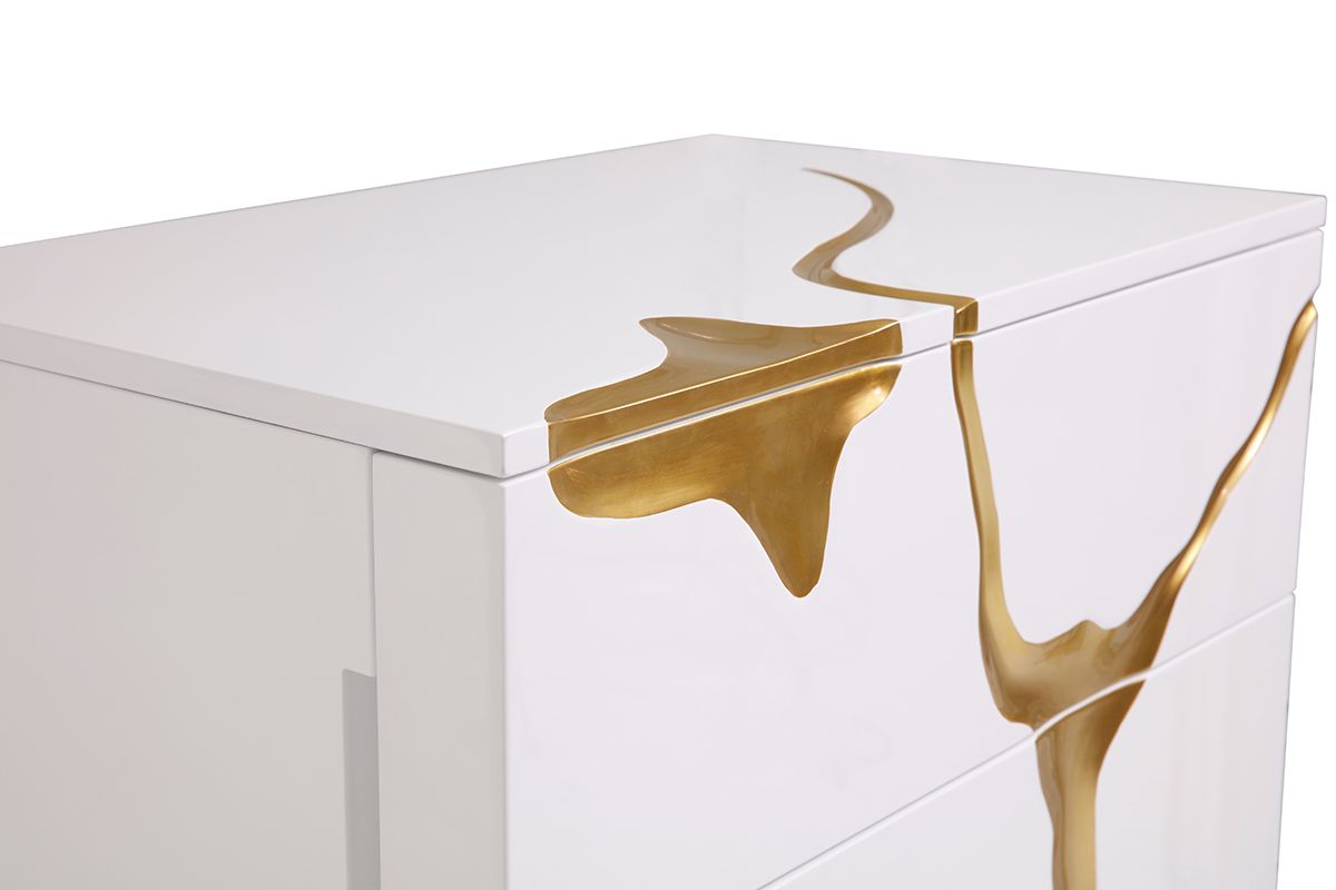 Modrest Aspen White & Gold Bedroom Set showcasing elegance and luxury with a modern touch | Vrxco.com